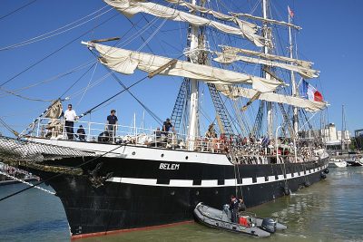 Navire le Belem qui accoste